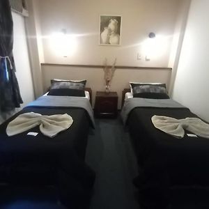 Habitación Estándar con 2 Camas Individuales